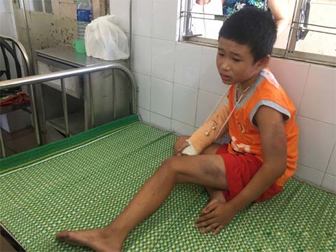 Rủ nhau tắm sông Đà, 4 thanh niên bị đuối nước, hiện đã tìm thấy 3 thi thể-2