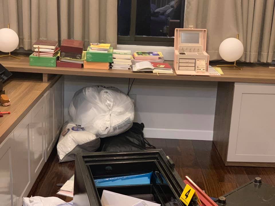 Cận cảnh khám nghiệm hiện trường vụ trộm hơn 5 tỷ đồng trong căn biệt thự của ca sĩ Nhật Kim Anh-2