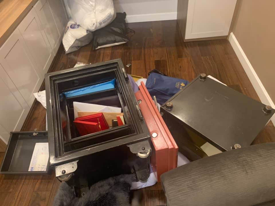 Cận cảnh khám nghiệm hiện trường vụ trộm hơn 5 tỷ đồng trong căn biệt thự của ca sĩ Nhật Kim Anh-3