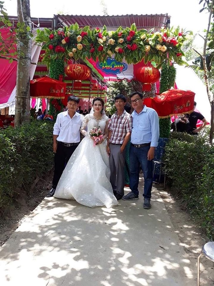 Bố mẹ của cô dâu trong đám cưới không chú rể ở Quảng Trị: Ai đến chung vui cũng lén lau nước mắt, thương con 1 thì thương rể đến 10-3