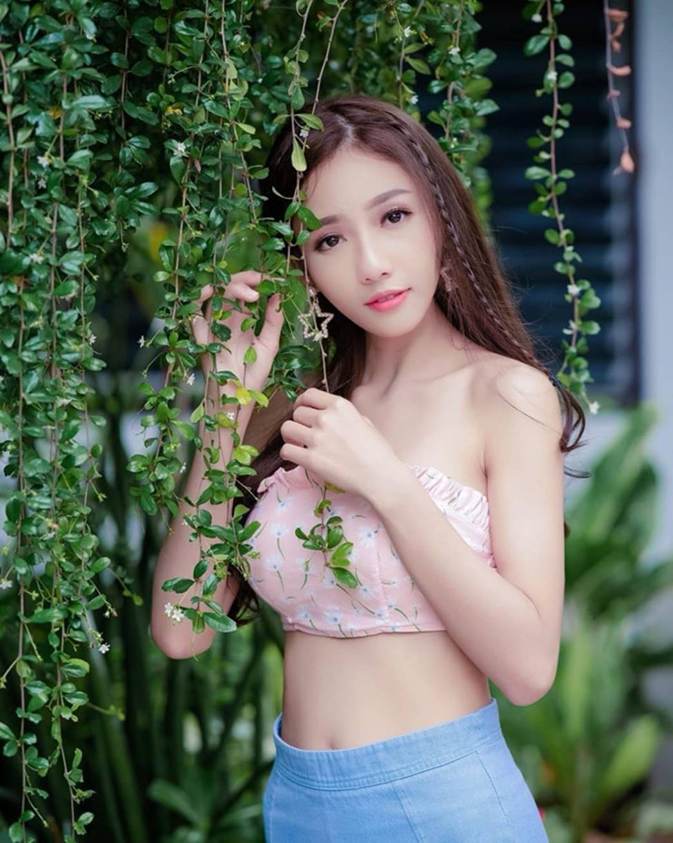 Bị bệnh viện sa thải vì quá đẹp, nữ y tá lột xác táo bạo bội phần-17