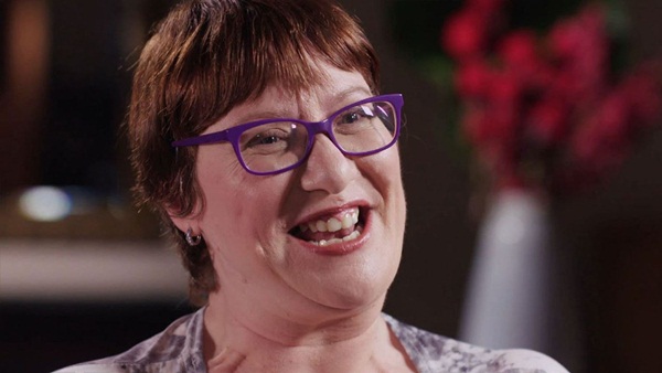 Cuộc chiến của bé gái bị bố xâm hại suốt 10 năm từ khi 4 tuổi-5