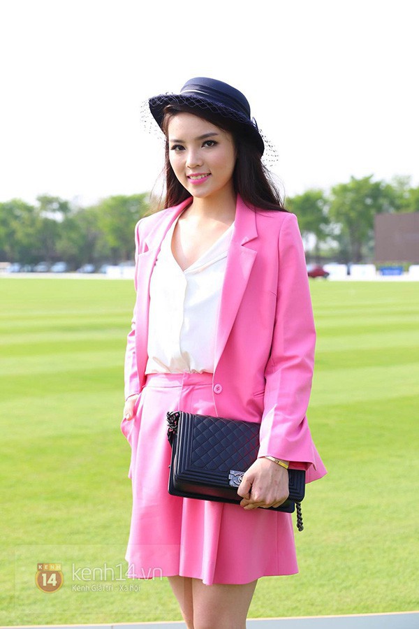 Nhìn pha phá đồ hiệu” của Lưu Diệc Phi lại nhớ đến bộ cánh sến sẩm của Kỳ Duyên năm nào-5