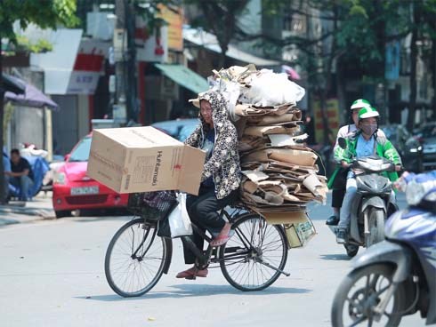 Nắng nóng gay gắt mở rộng ra Bắc Bộ, nhiệt độ cao nhất 37 độ C