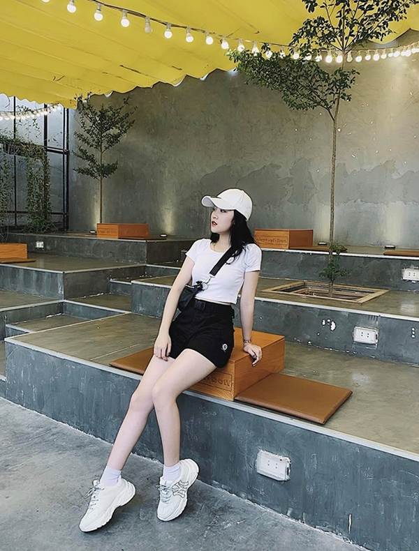 Bạn gái hotgirl của Đoàn Văn Hậu tung ảnh bikini khiến fan xuýt xoa-9