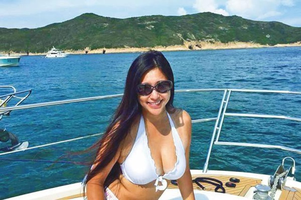 Thiếu gia Hồng Kông: Cặp kè chân dài ngực khủng U40, đổ rượu tiền tỷ xuống biển cho vui-2