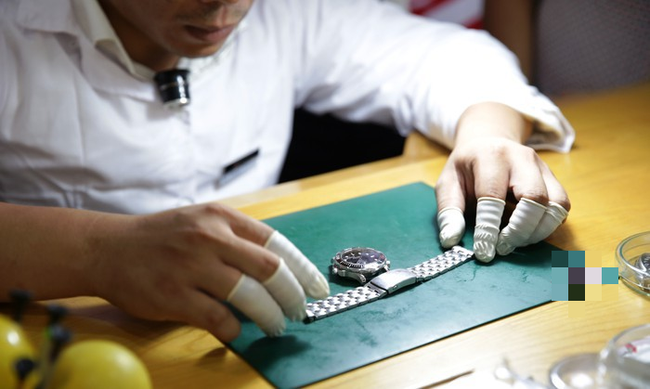 Đồng hồ hiệu bán la liệt đổ đống, Rolex thật giá niêm yết trăm triệu bán giá trăm... nghìn, lấy buôn giá 5.000 đồng/chiếc-9