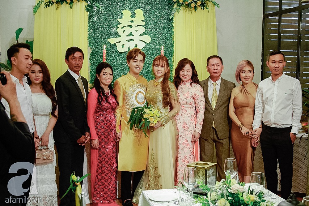 Cô dâu Thu Thủy xinh đẹp rực rỡ, e ấp bên chú rể kém 10 tuổi trong ngày đón dâu-4