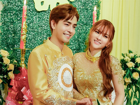 Không gian tiệc cưới ấm cúng, ngập tràn hoa tươi của Thu Thủy và ông xã kém 10 tuổi-17