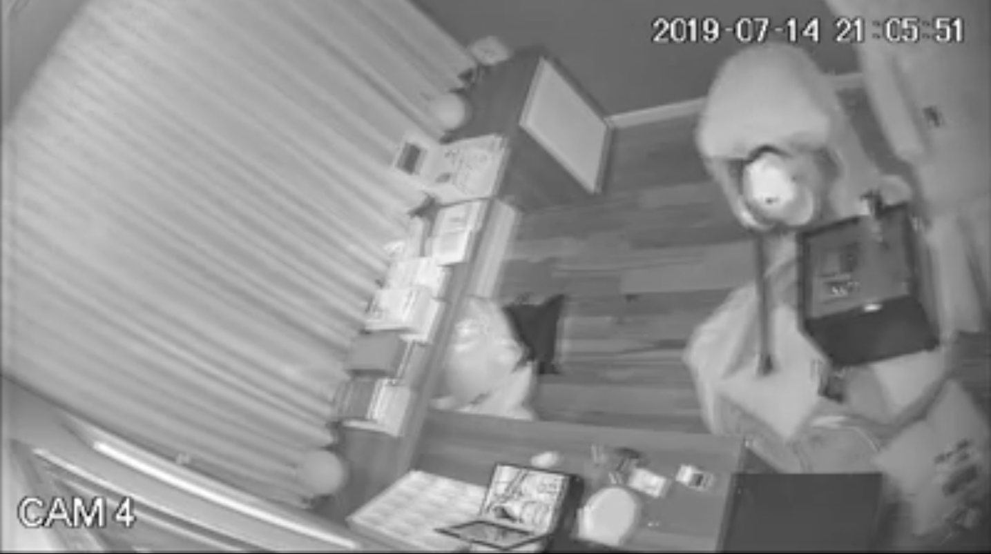 Clip 20 phút cảnh thanh niên đột nhập nhà ca sĩ Nhật Kim Anh trộm hơn 5 tỷ đồng-1