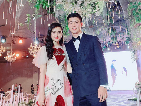 Duy Mạnh nghêu ngao hát theo hit của Tuấn Hưng, cậu em Văn Hậu lại troll đàn anh không trượt phát nào-2