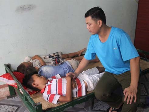 3 bé trai kể lại việc 