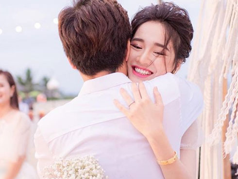 Trường Giang - Nhã Phương khoe ảnh cả gia đình 3 người, lần đầu tiên thừa nhận đã có em bé?-3