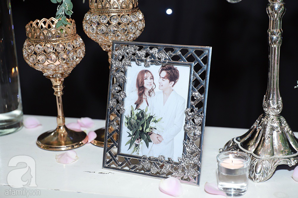 Không gian tiệc cưới ấm cúng, ngập tràn hoa tươi của Thu Thủy và ông xã kém 10 tuổi-6