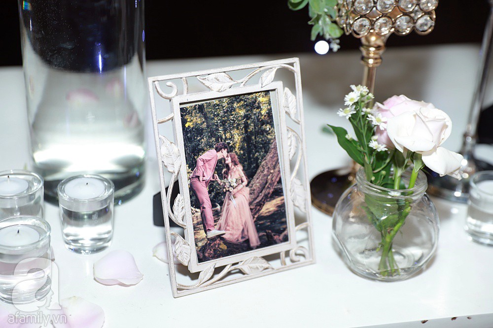 Không gian tiệc cưới ấm cúng, ngập tràn hoa tươi của Thu Thủy và ông xã kém 10 tuổi-7