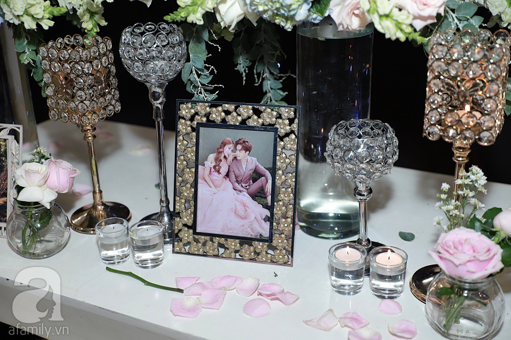 Không gian tiệc cưới ấm cúng, ngập tràn hoa tươi của Thu Thủy và ông xã kém 10 tuổi-9