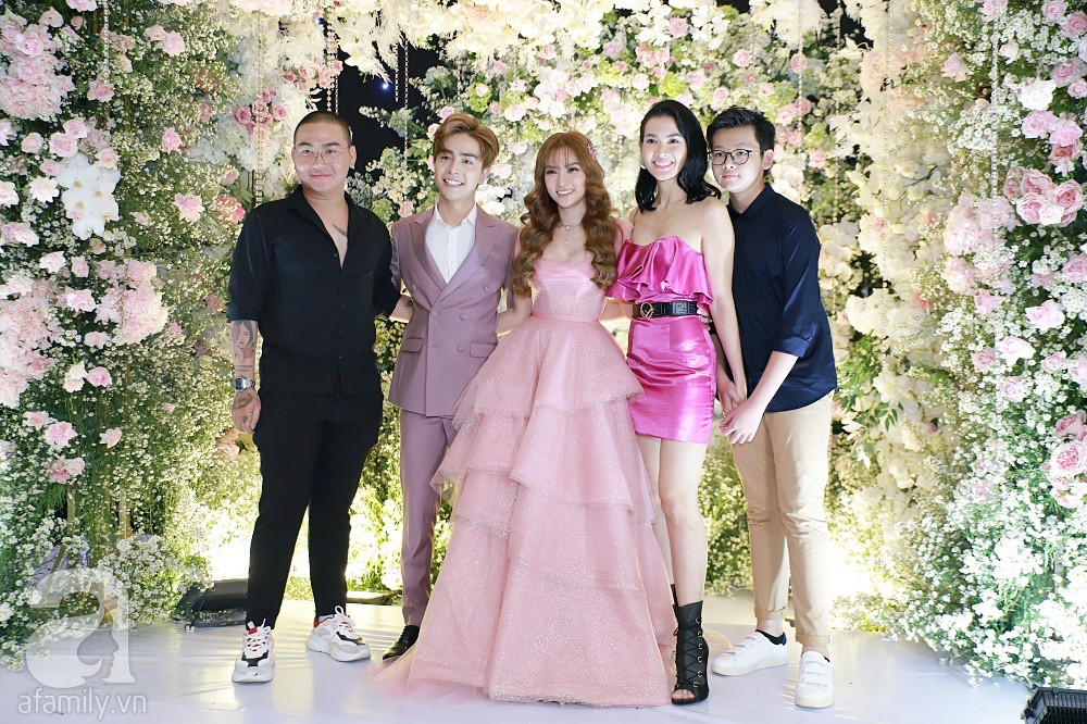 Dàn khách mời khủng xuất hiện sớm trong lễ cưới của giọng ca Mỗi người một nơi cùng chồng kém 10 tuổi-17