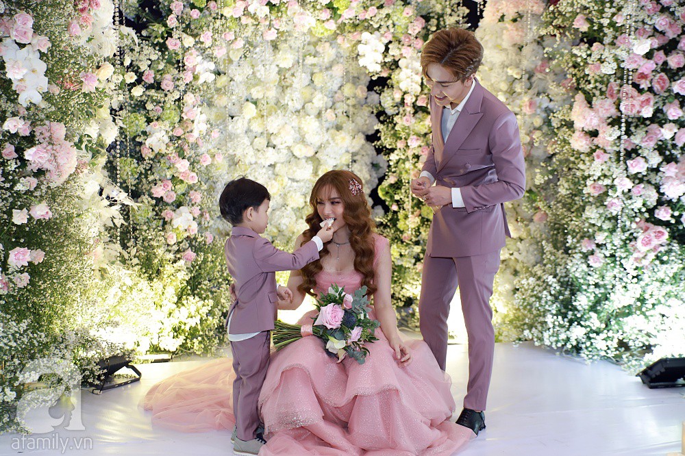 Dàn khách mời khủng xuất hiện sớm trong lễ cưới của giọng ca Mỗi người một nơi cùng chồng kém 10 tuổi-3