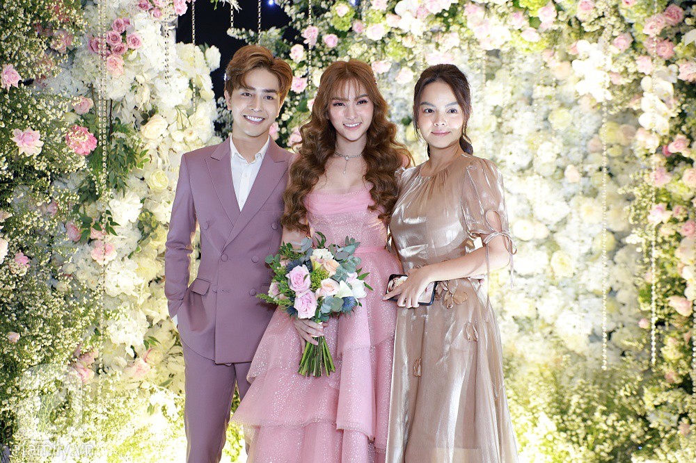 Dàn khách mời khủng xuất hiện sớm trong lễ cưới của giọng ca Mỗi người một nơi cùng chồng kém 10 tuổi-18