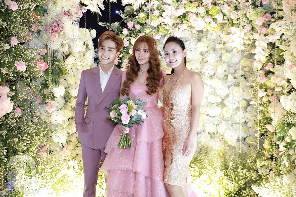 Dàn khách mời khủng xuất hiện sớm trong lễ cưới của giọng ca Mỗi người một nơi cùng chồng kém 10 tuổi-19
