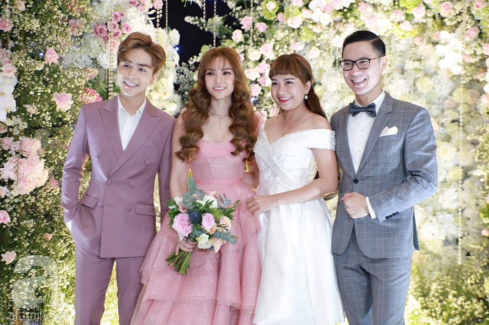 Dàn khách mời khủng xuất hiện sớm trong lễ cưới của giọng ca Mỗi người một nơi cùng chồng kém 10 tuổi-20