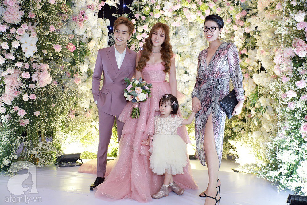 Dàn khách mời khủng xuất hiện sớm trong lễ cưới của giọng ca Mỗi người một nơi cùng chồng kém 10 tuổi-24