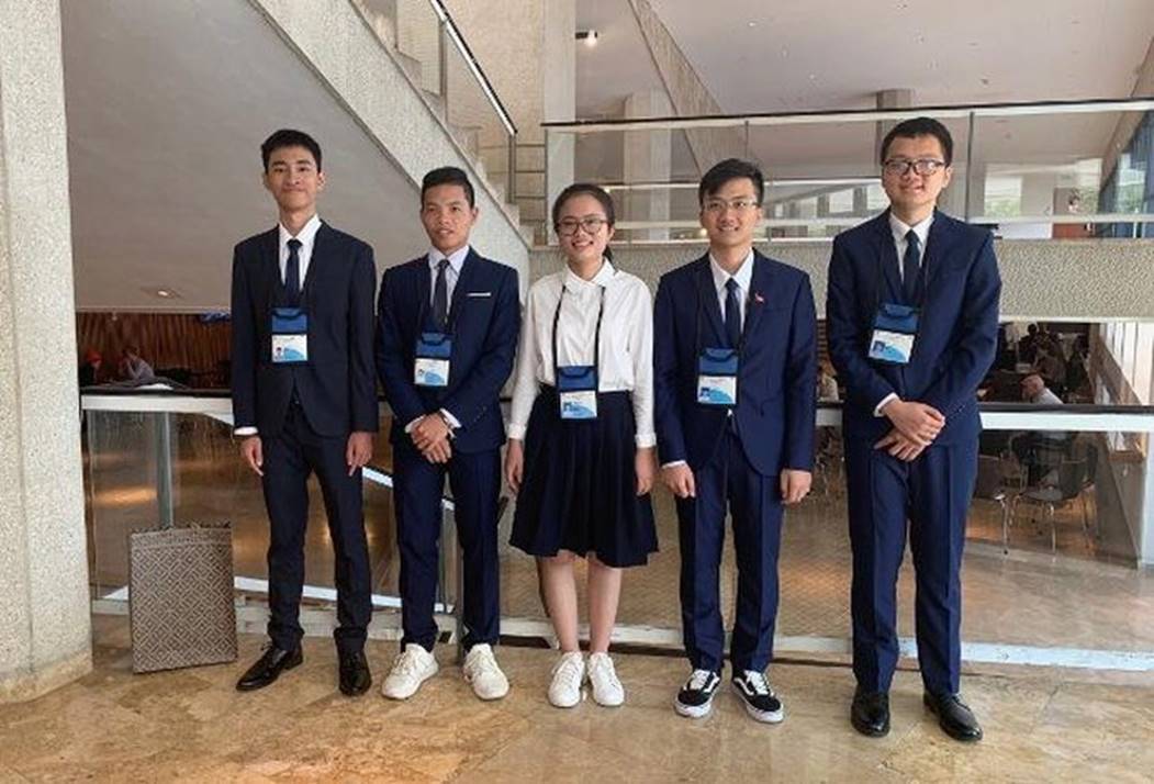 Nữ sinh Việt giành Huy chương Vàng Olympic Vật lý Quốc tế, trở thành thí sinh nữ xuất sắc nhất thế giới: Không phải cứ học là cầm sách lên đọc!-1
