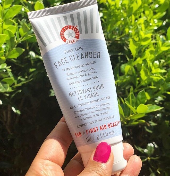 7 lọ sữa rửa mặt được bác sĩ da liễu dùng mỗi ngày để chặn không cho da lão hóa ngay từ bước đầu tiên-7