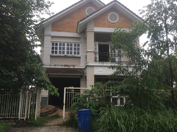 Buồng hạnh phúc trong căn biệt thự có 15 người đàn ông-1