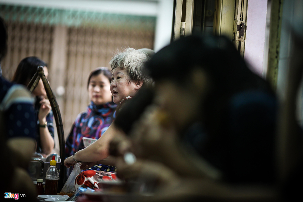 Quán bánh canh bán trong một giờ, thu hơn chục triệu ở Sài Gòn-10