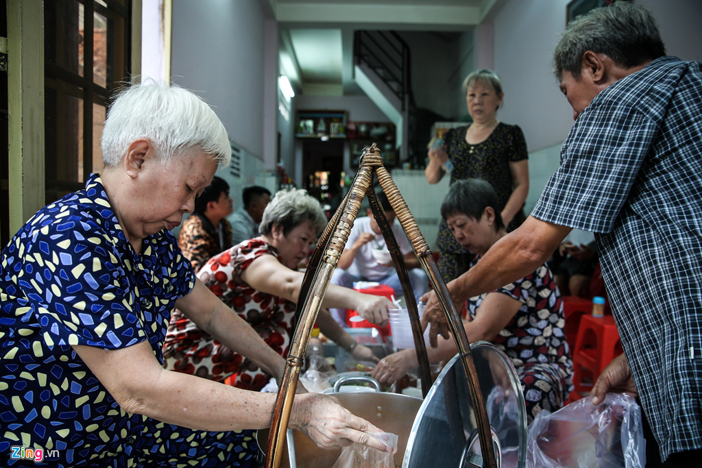 Quán bánh canh bán trong một giờ, thu hơn chục triệu ở Sài Gòn-2