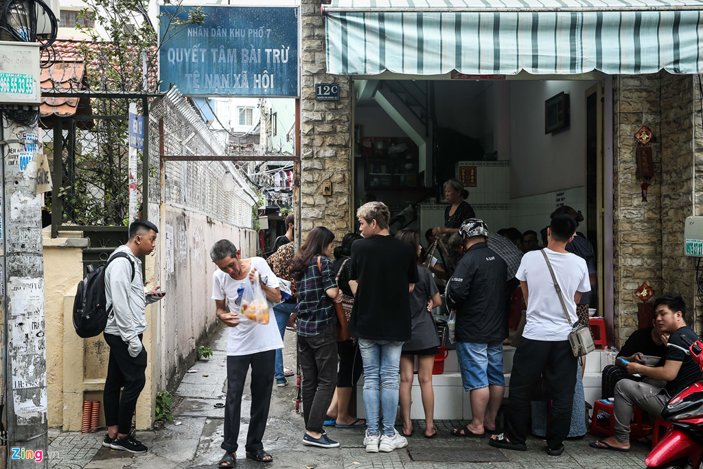 Quán bánh canh bán trong một giờ, thu hơn chục triệu ở Sài Gòn-3