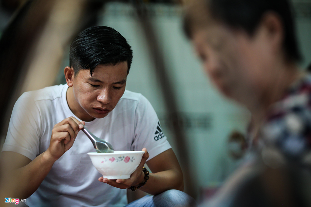 Quán bánh canh bán trong một giờ, thu hơn chục triệu ở Sài Gòn-8