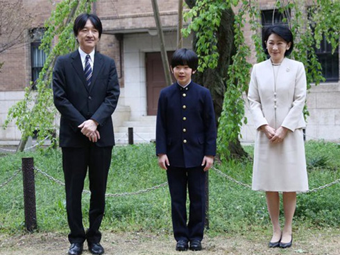 Công chúa xinh đẹp nhất Nhật Bản gây sốt với phong thái chuẩn mực khi lên xe ô tô, vậy mới thấy làm người hoàng gia không hề dễ dàng-5