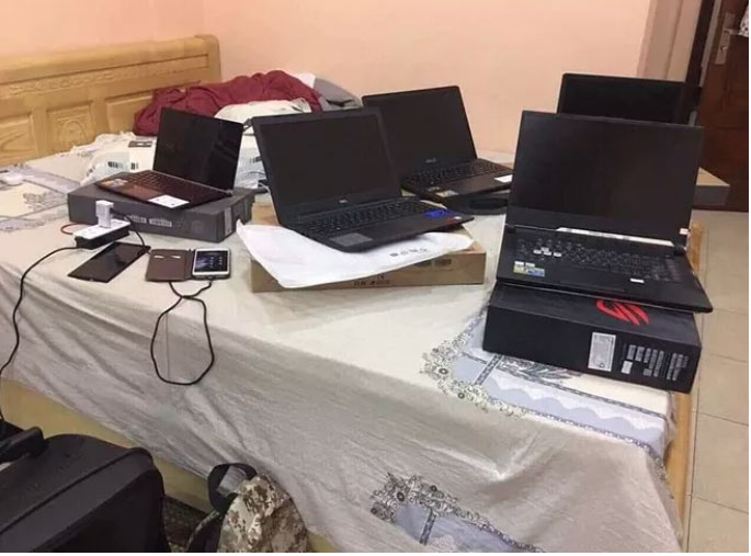 Bị cằn nhằn tiêu tiền hoang phí, chồng nổi cáu, mua 5 laptop hơn 100 triệu để trị vợ-2