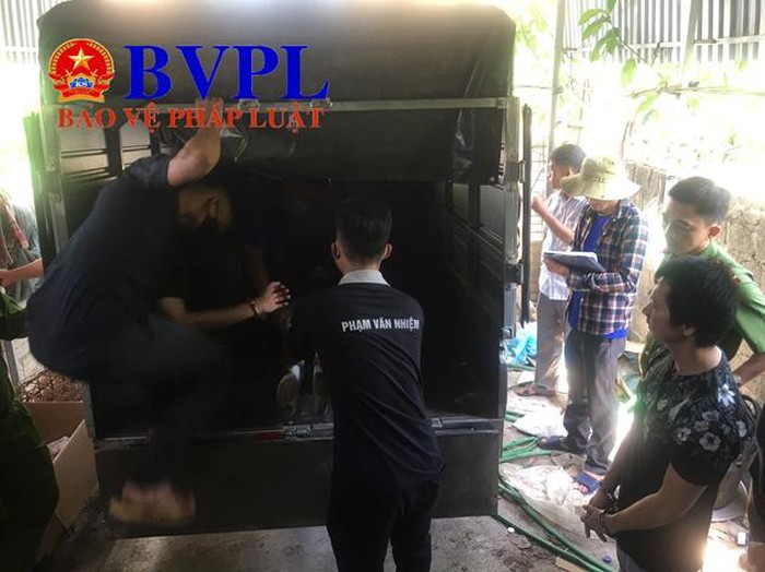 Vương Văn Hùng trắng trẻo, tiến hành thực nghiệm lại việc gọi nữ sinh giao gà rồi cùng nhóm nghiện cưỡng hiếp suốt 3 đêm liên tiếp-4