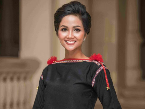 HHen Niê bị phản ứng trái chiều vì thường xuyên để tóc dài-11