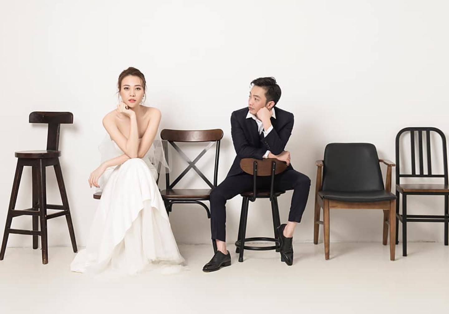 Sốt xình xịch clip cưới của Cường Đô La và Đàm Thu Trang: Khoá môi cực ngọt, nắm tay đi khắp thế gian bằng siêu xe-2