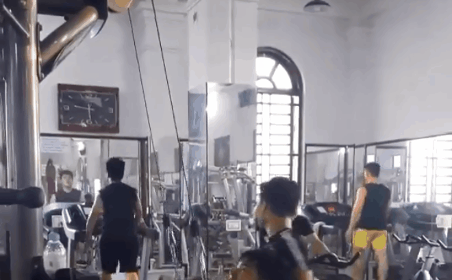 CLIP: Thanh niên vỗ ngực liên hồi vì pha đu xà lần đầu đi gym-1