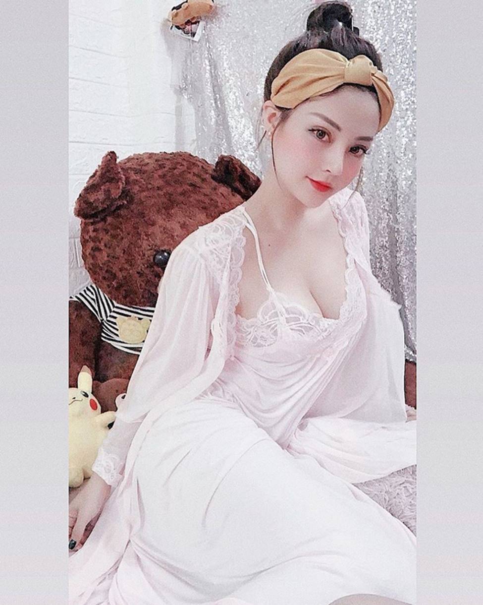 Lễ tân lẳng lơ của Về nhà đi con ngoài đời bốc lửa bội phần-19