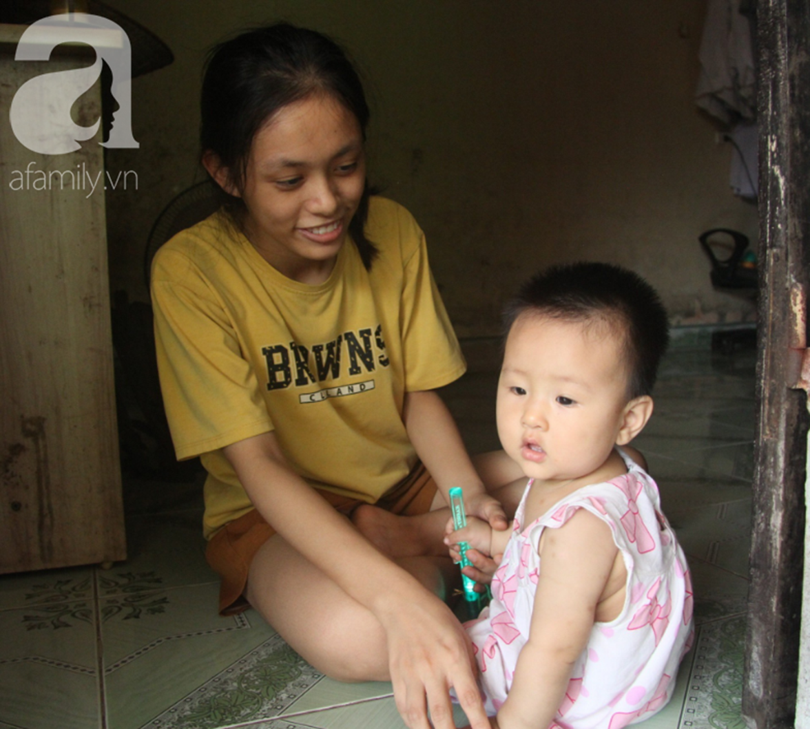 Vừa học, vừa ôm em cho đỡ buồn ngủ, nữ sinh trường làng đỗ thủ khoa khối D1 toàn quốc năm 2019-6