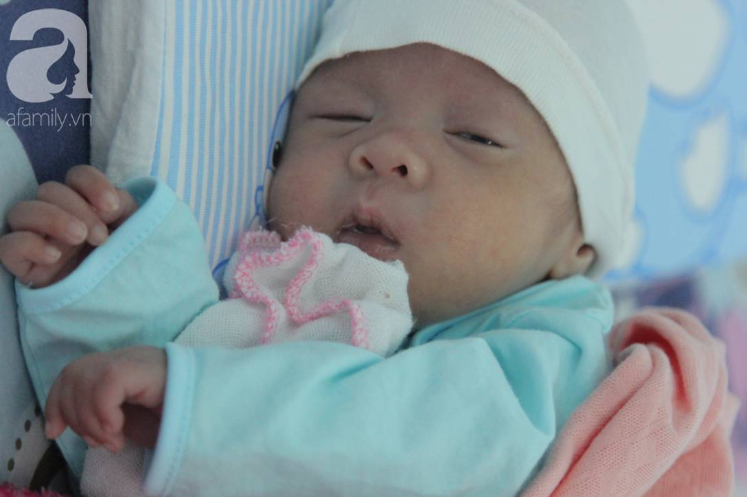 Nụ cười hạnh phúc của mẹ Liên: Bình An ngủ ngoan nhé, mẹ đi bệnh viện rồi sẽ sớm về nhà chơi với con-16