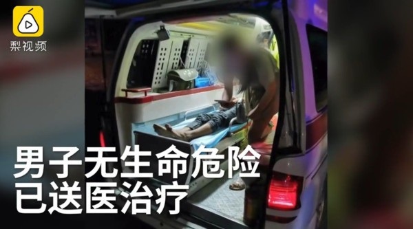 Người đàn ông nhảy lầu tự tử từ tầng 5 trước mặt vợ con, biết được sự tình ai cũng lắc đầu ngao ngán vì ông bố quá trẻ con-2