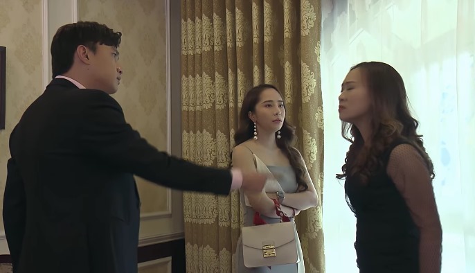 Hình ảnh bị cắt khỏi cảnh phim Linh chửi Nhã sấp mặt trong Về nhà đi con-3