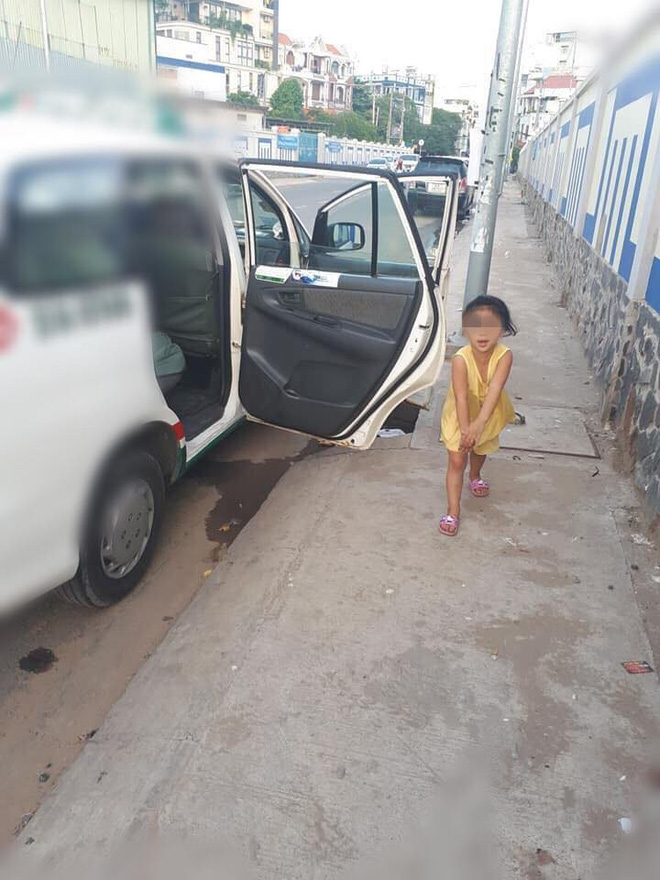 Cô bé nô đùa bên đường và câu nói vọng ra từ taxi của tài xế khiến người đi đường sững lại-2