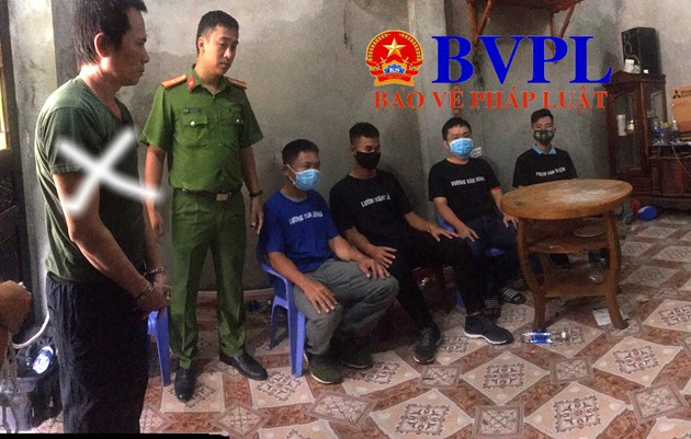 Cầm Văn Chương, Phạm Văn Dũng cưỡng hiếp nữ sinh giao gà tại phòng khách, những tên còn lại ngồi uống rượu chứng kiến-3