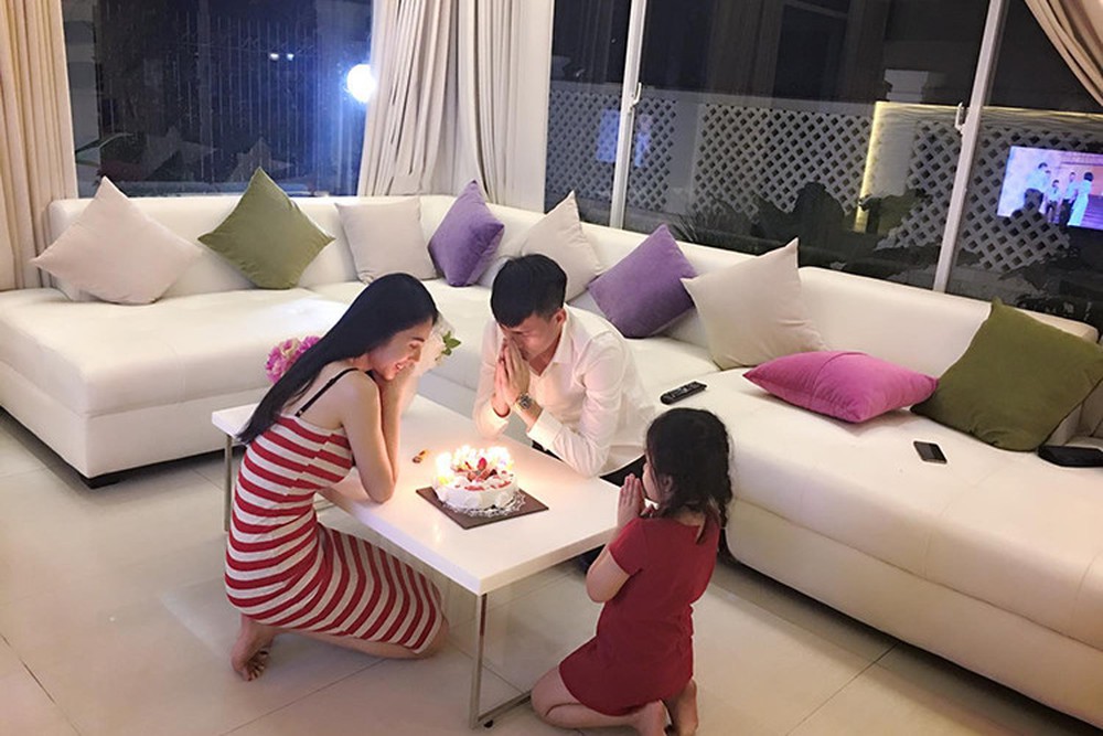 Vợ chồng Công Vinh – Thủy Tiên nổi tiếng khắp mặt báo nhưng vẫn giữ nguyên tắc giấu con và phương pháp dạy con ít ai dám làm-2