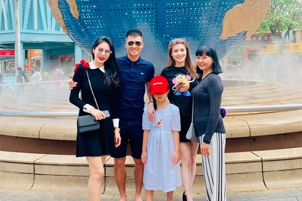 Vợ chồng Công Vinh – Thủy Tiên nổi tiếng khắp mặt báo nhưng vẫn giữ nguyên tắc giấu con và phương pháp dạy con ít ai dám làm-6