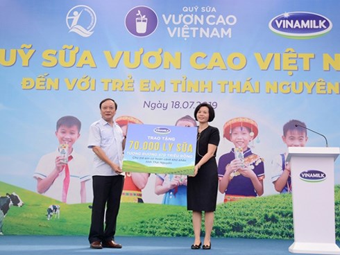 70.000 ly sữa Vinamilk đến với học sinh ATK Định Hóa