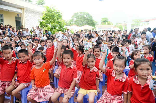 70.000 ly sữa Vinamilk đến với học sinh ATK Định Hóa-4